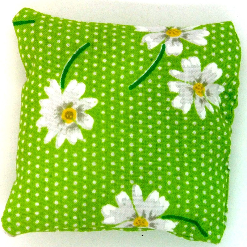 Mini Lavender Pillow - Green Daisy